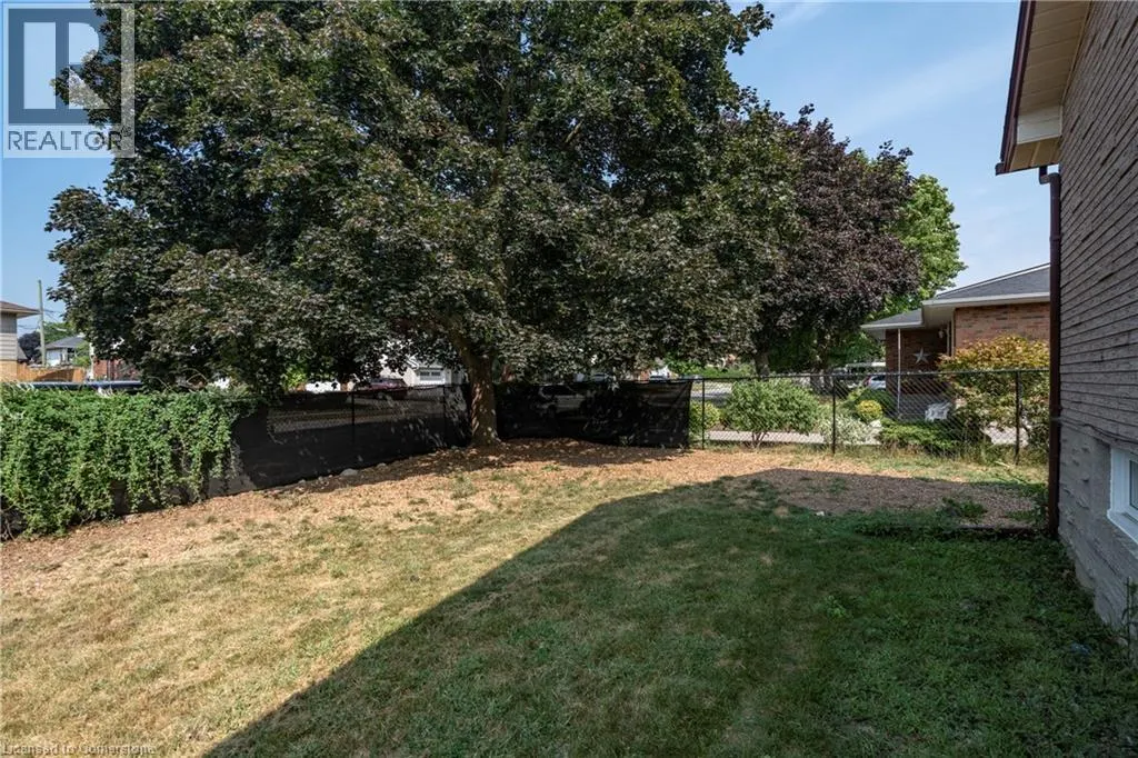 2 LESTER Place