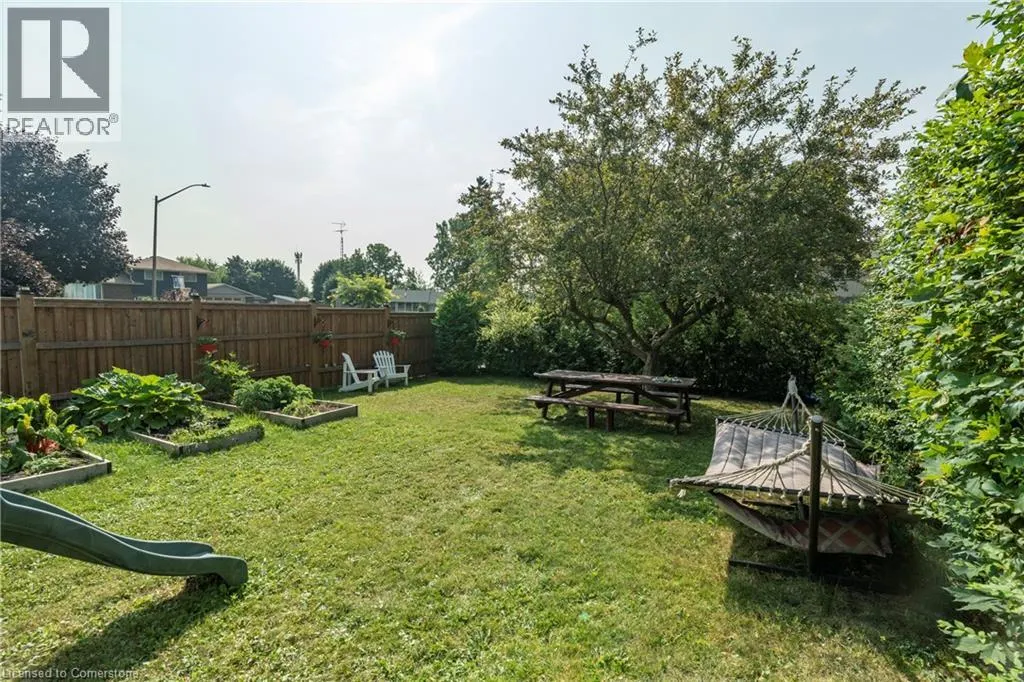 2 LESTER Place