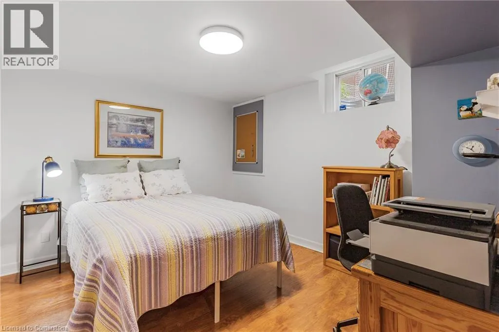 1256 ROUNDWOOD Crescent