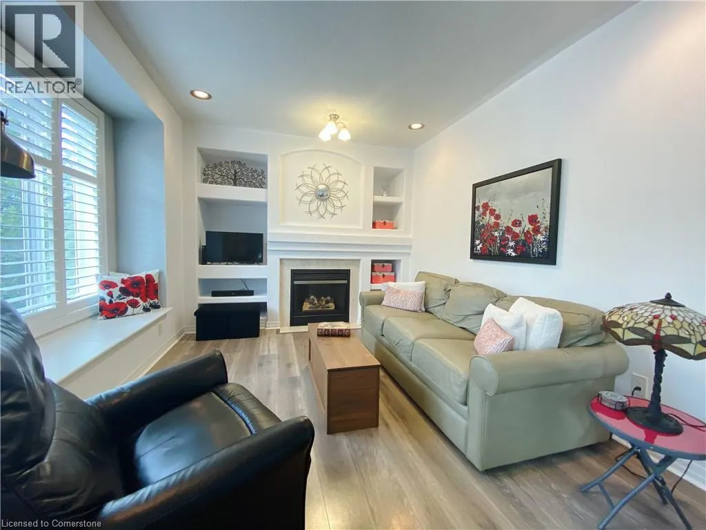 1256 ROUNDWOOD Crescent