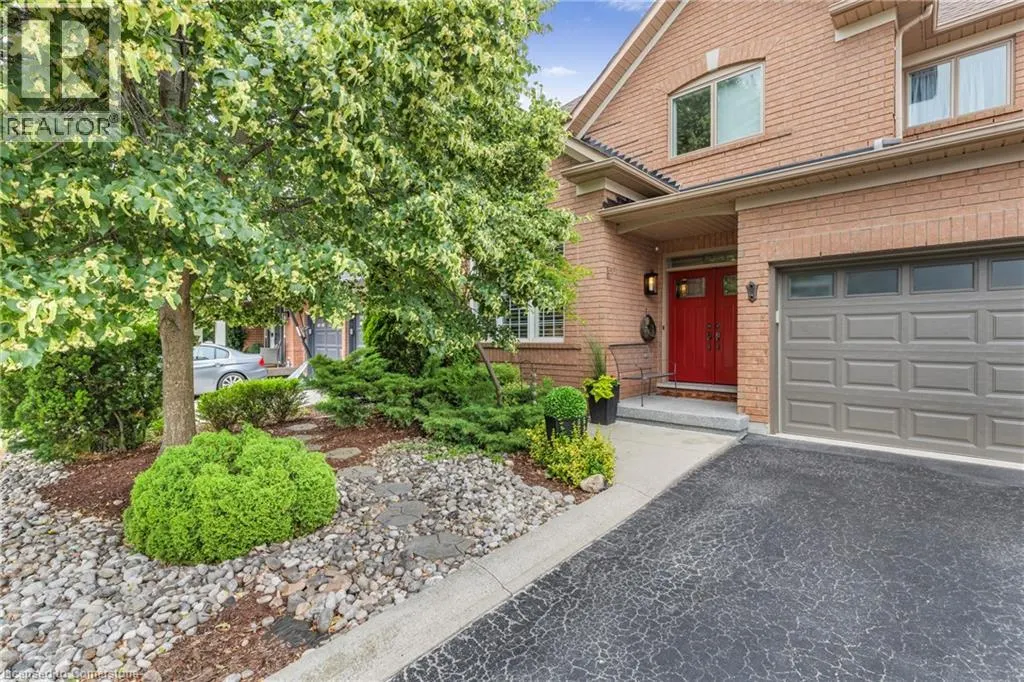 1256 ROUNDWOOD Crescent