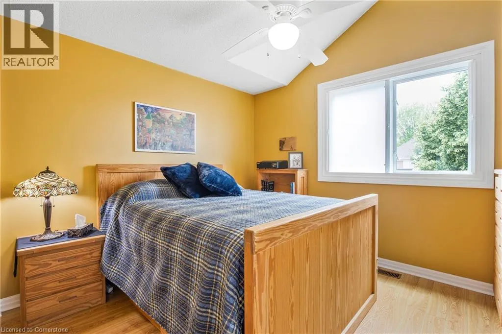 1256 ROUNDWOOD Crescent