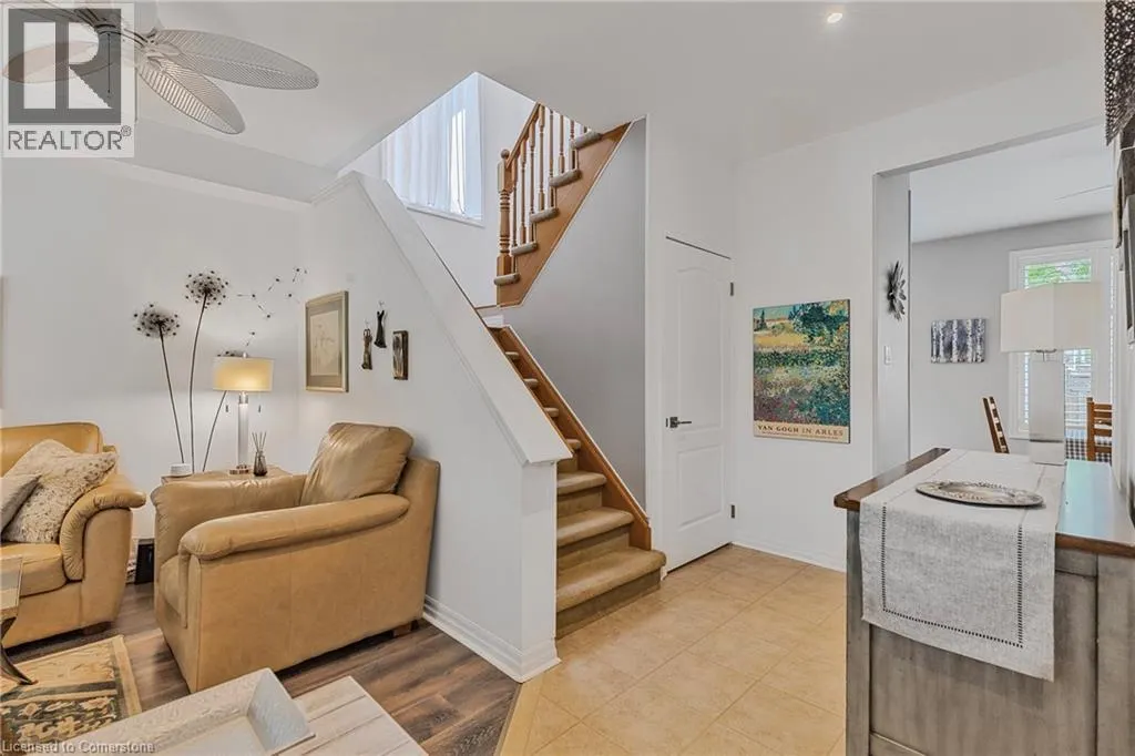 1256 ROUNDWOOD Crescent