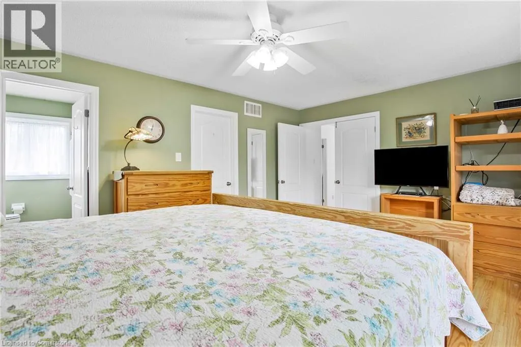 1256 ROUNDWOOD Crescent