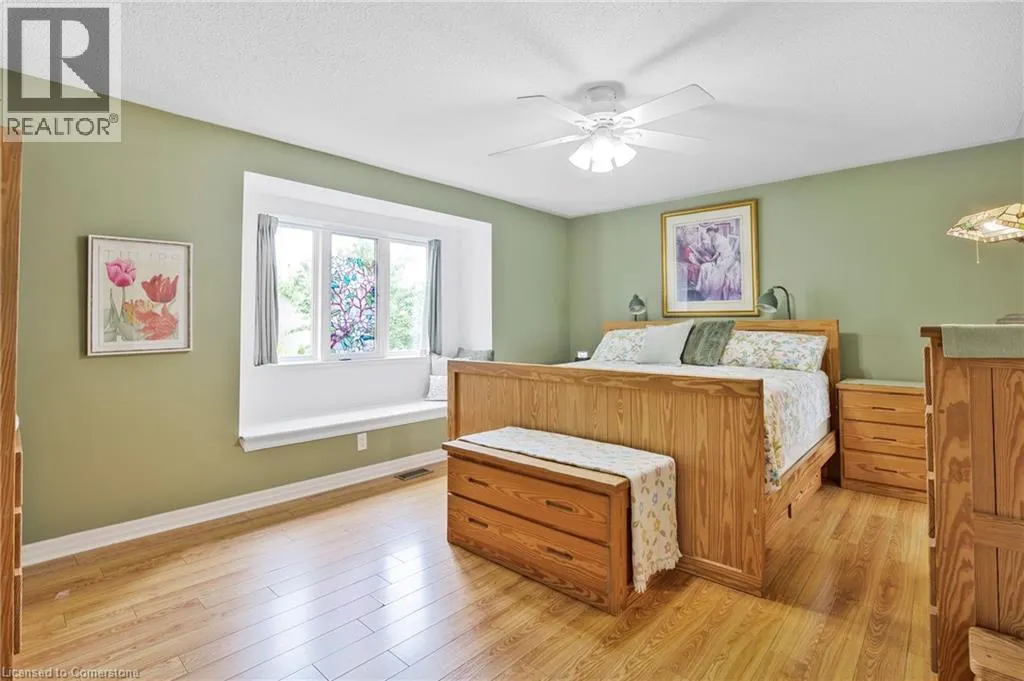 1256 ROUNDWOOD Crescent