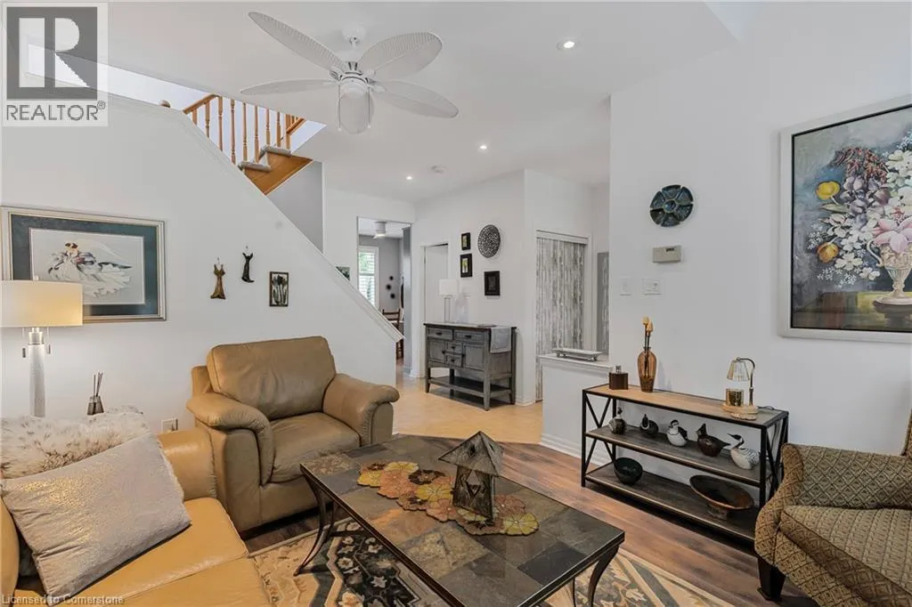 1256 ROUNDWOOD Crescent