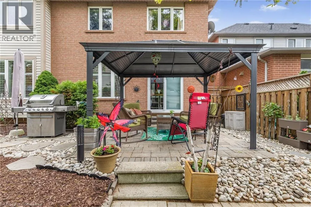 1256 ROUNDWOOD Crescent