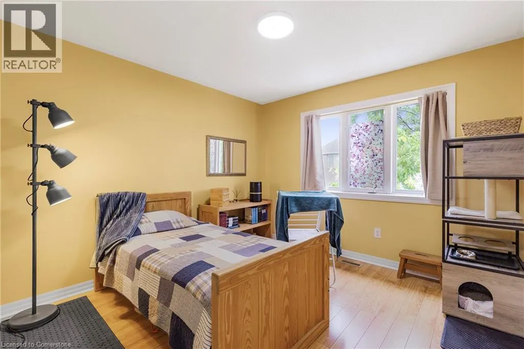 1256 ROUNDWOOD Crescent