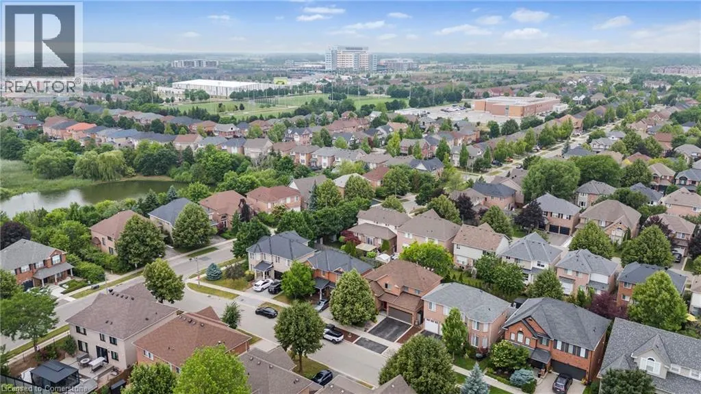 1256 ROUNDWOOD Crescent