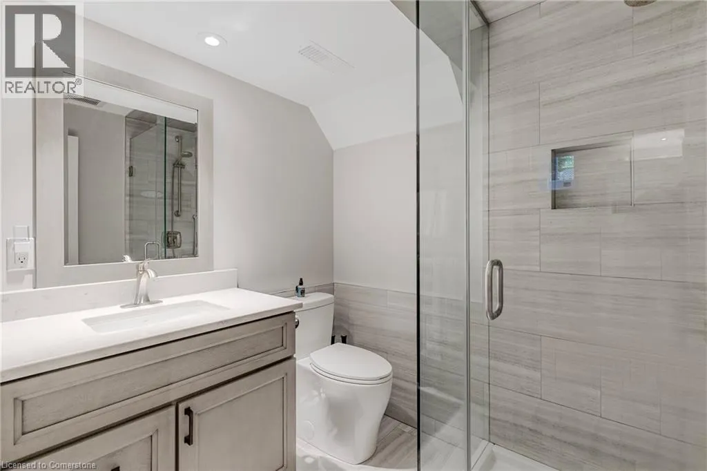 1256 ROUNDWOOD Crescent