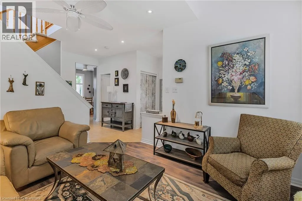 1256 ROUNDWOOD Crescent