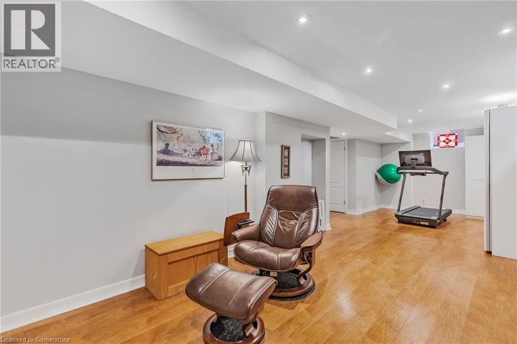 1256 ROUNDWOOD Crescent