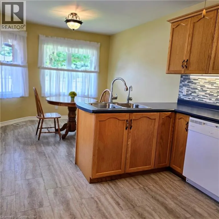 10 ISHERWOOD Avenue Unit# 5, #5