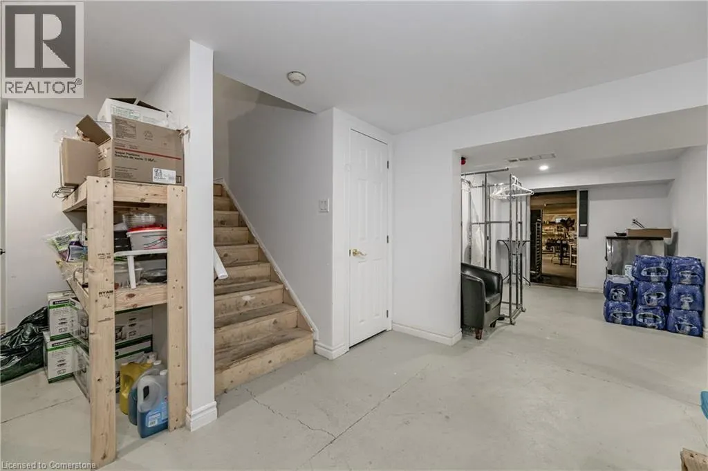 288 KEMP Road W