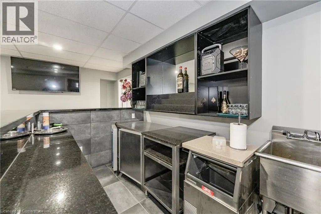 288 KEMP Road W