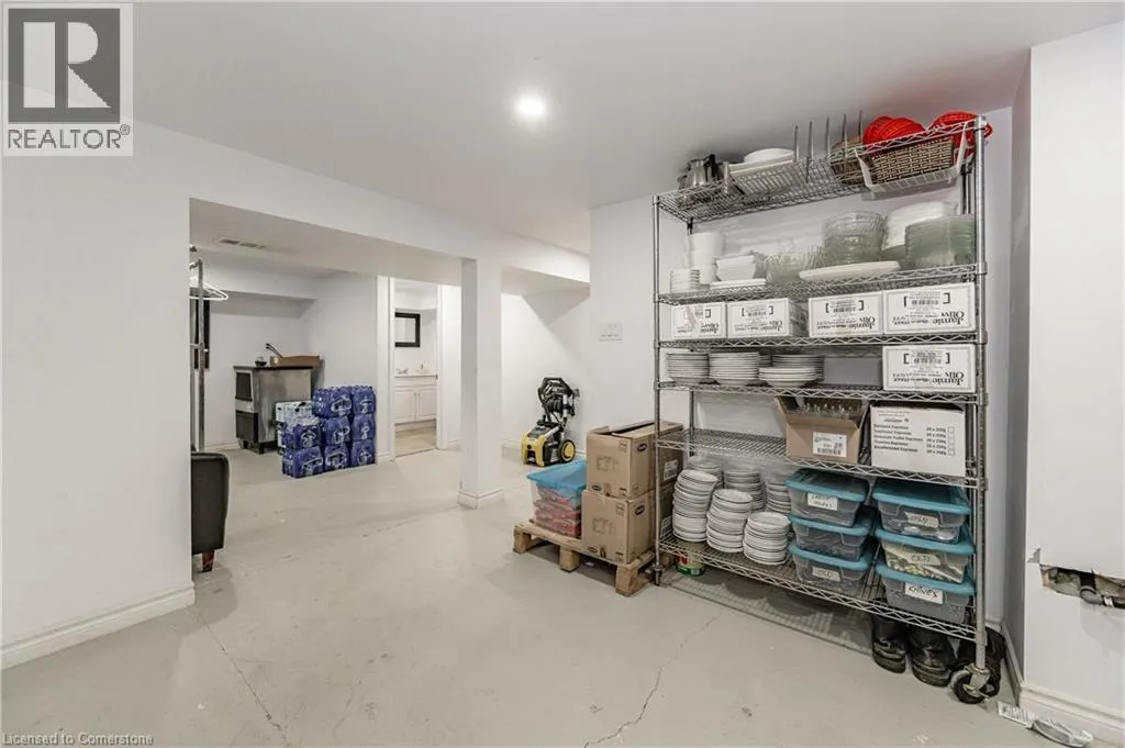 288 KEMP Road W