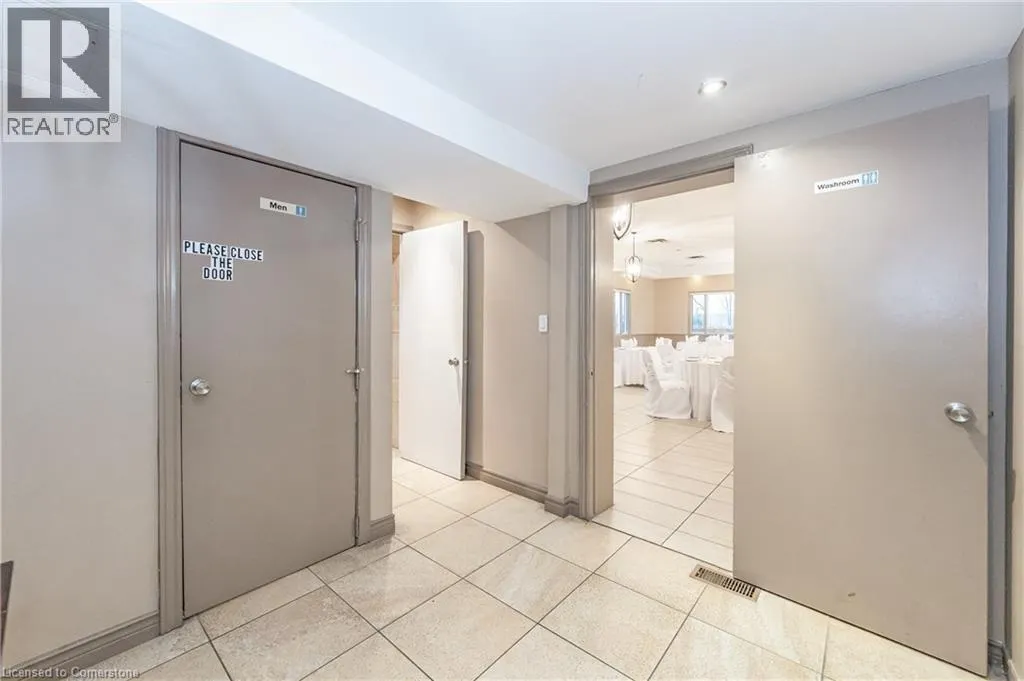 288 KEMP Road W