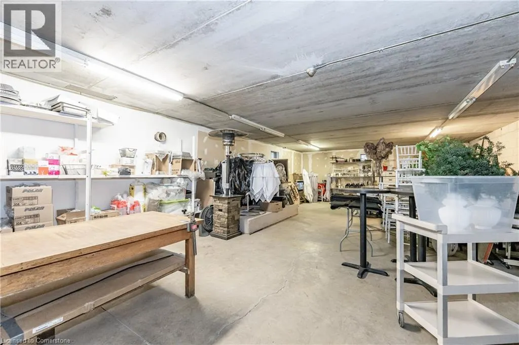 288 KEMP Road W