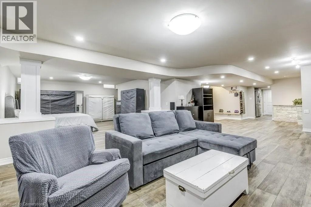 33 LOCKMAN Drive