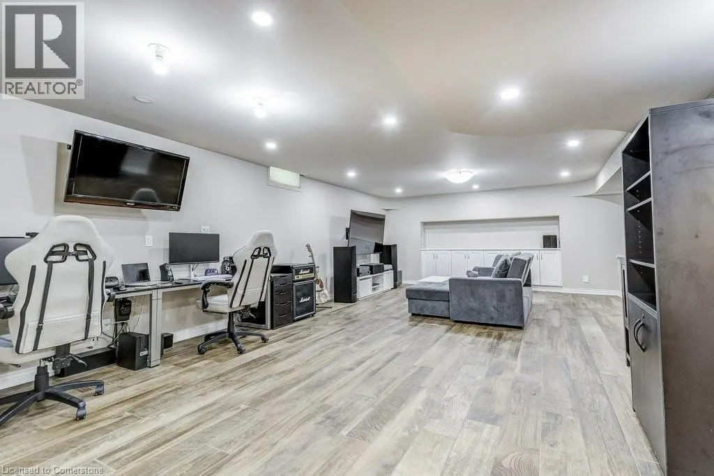 33 LOCKMAN Drive