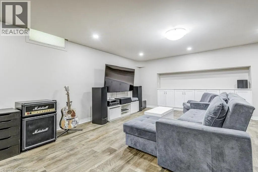 33 LOCKMAN Drive
