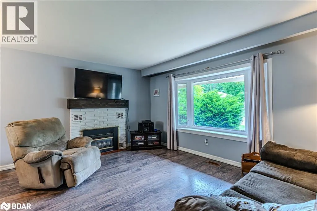 423 MARY ST