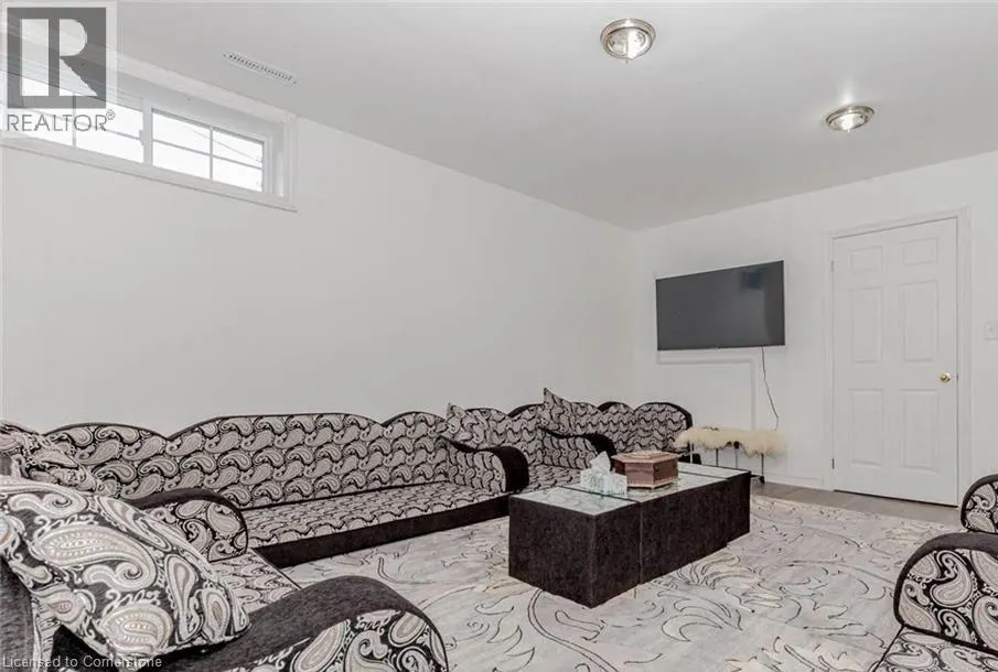 18 GREENLAW Place