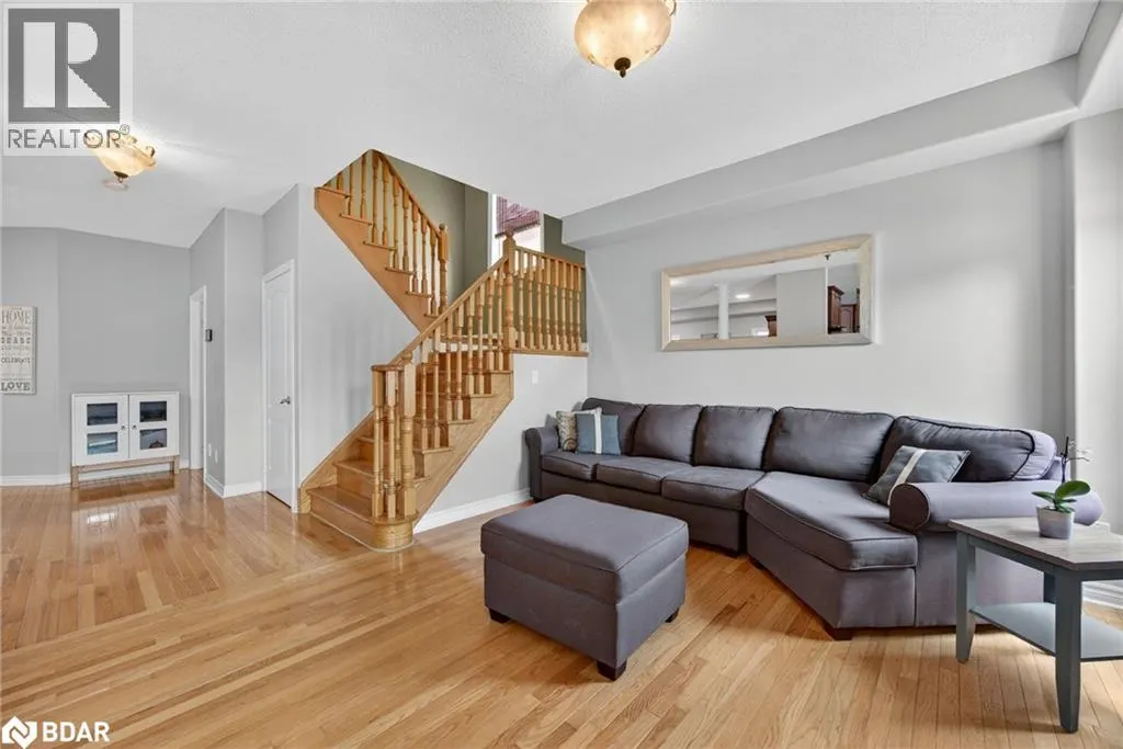 31 CONNAUGHT Lane