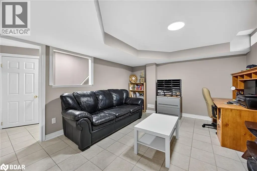 31 CONNAUGHT Lane