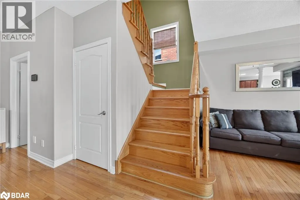 31 CONNAUGHT Lane