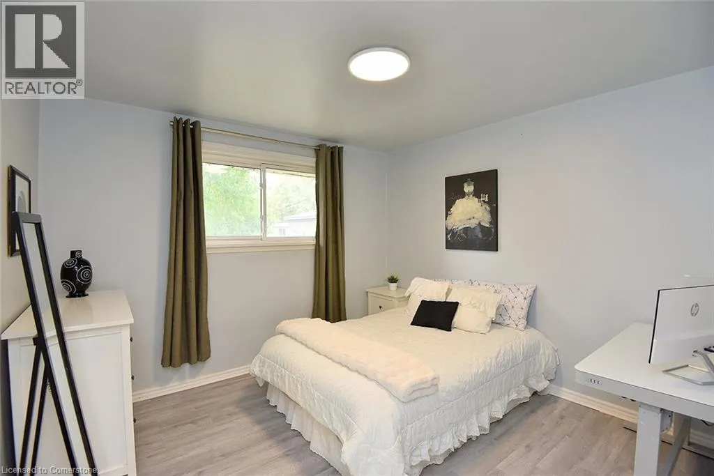 238 KENT Crescent