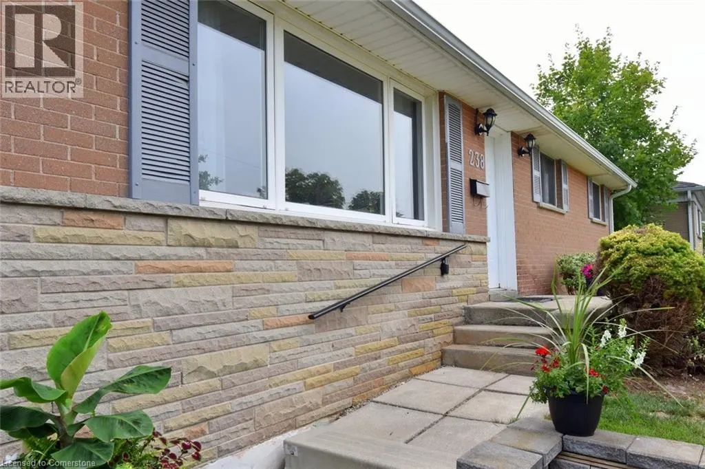 238 KENT Crescent
