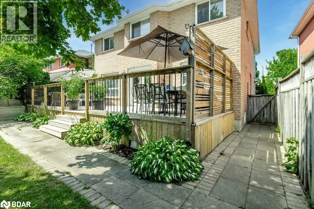 33 ETHERINGTON Crescent