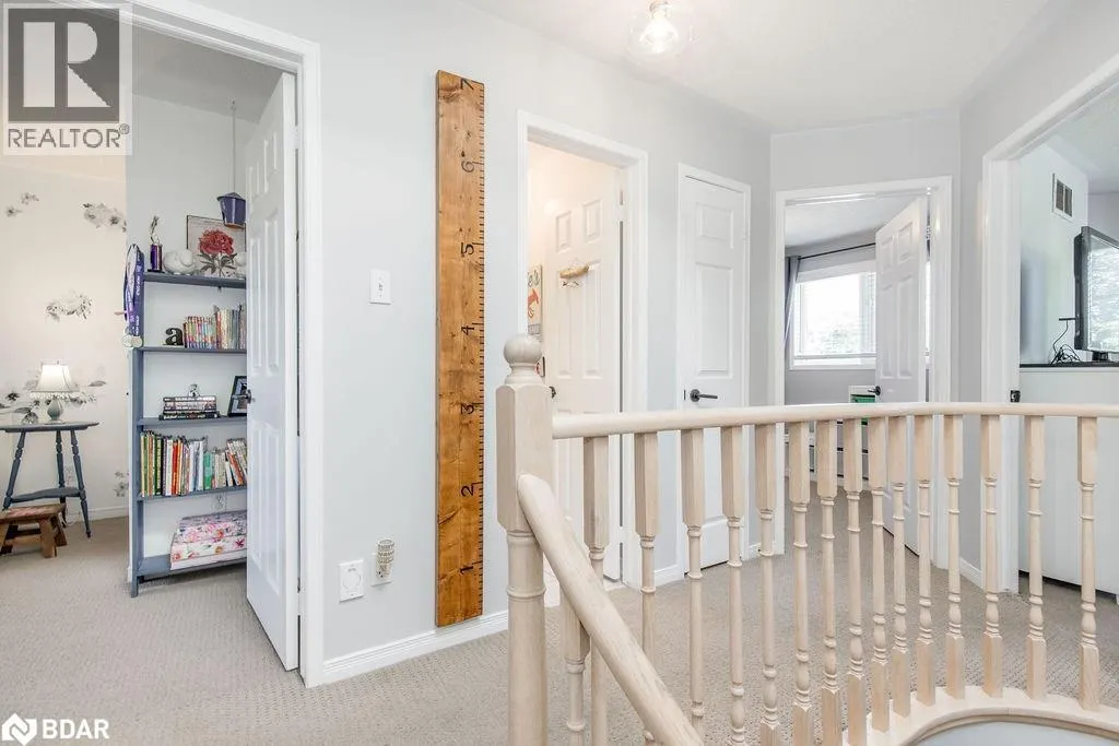 33 ETHERINGTON Crescent