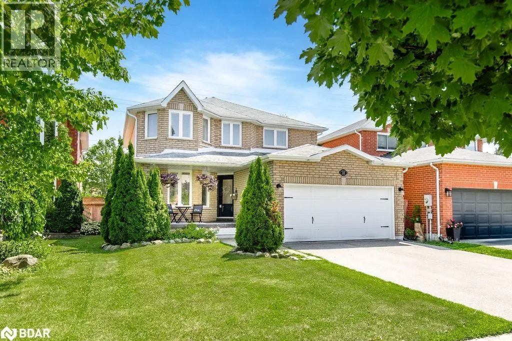 33 ETHERINGTON Crescent