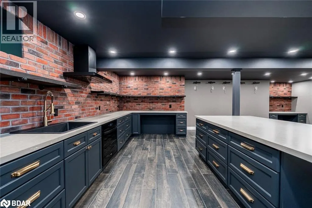 11 EMERALD TERRACE