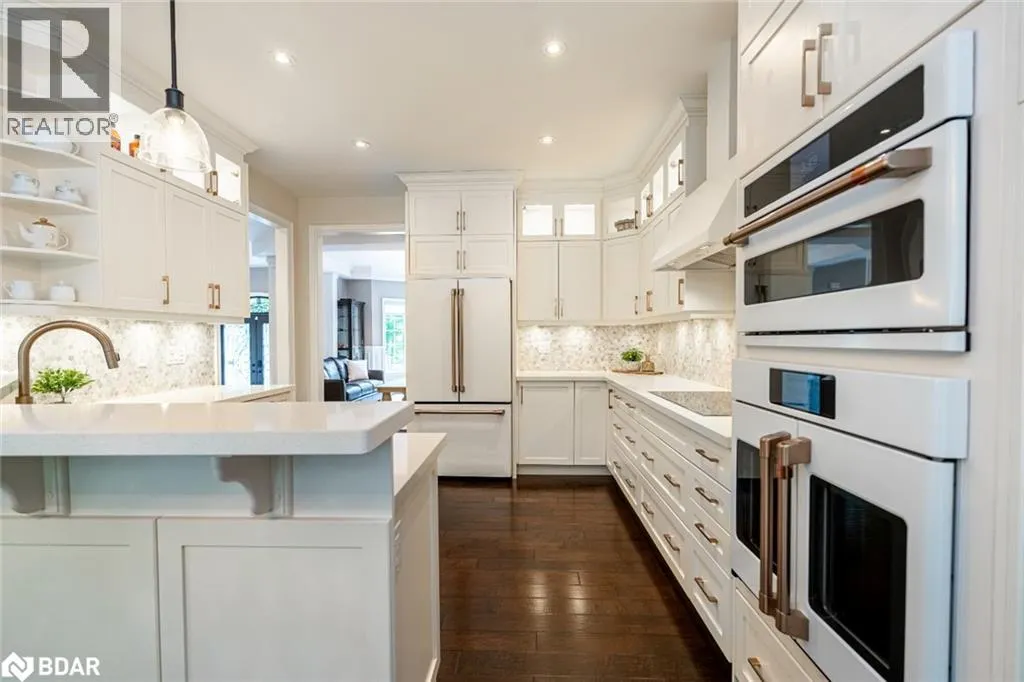 11 EMERALD TERRACE