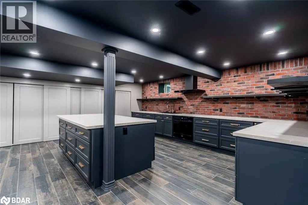 11 EMERALD TERRACE