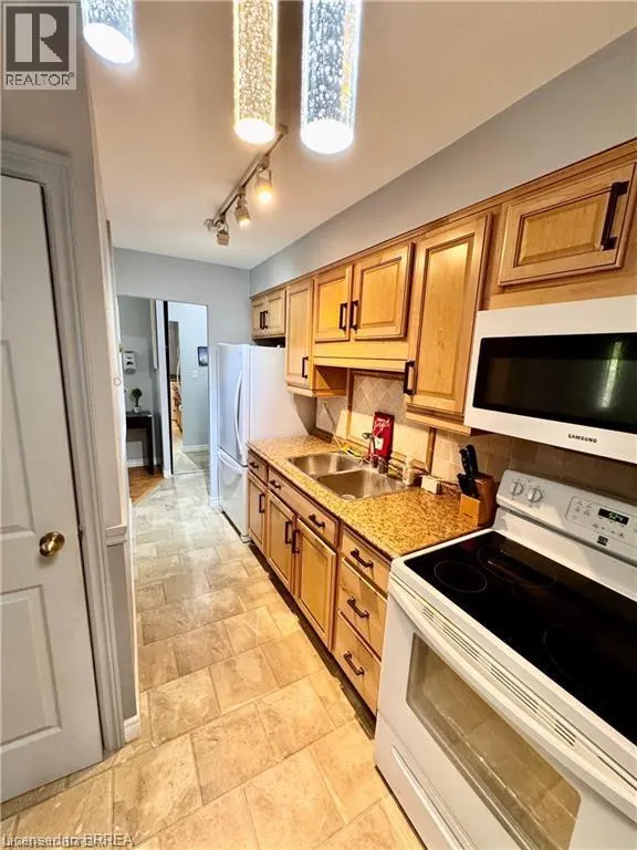 36 HAYHURST Road Unit# 160, #160