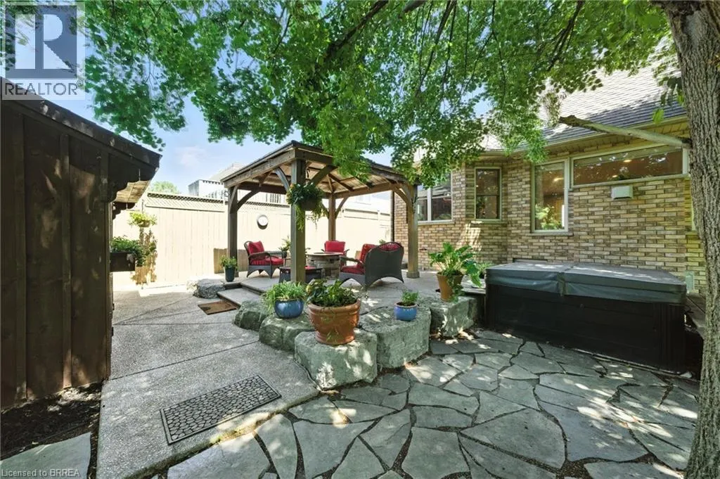 28 MACPHERSON Drive