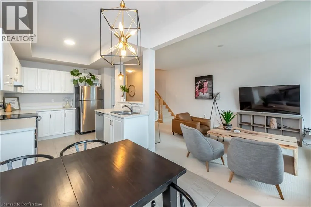 80 DUNROBIN Lane