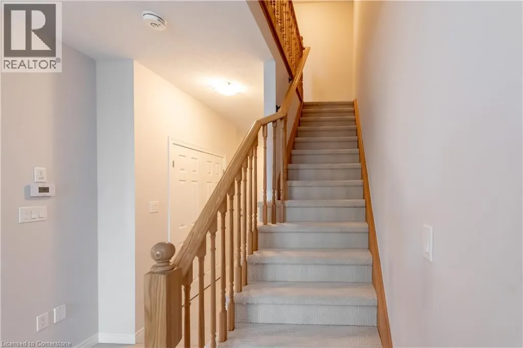 80 DUNROBIN Lane