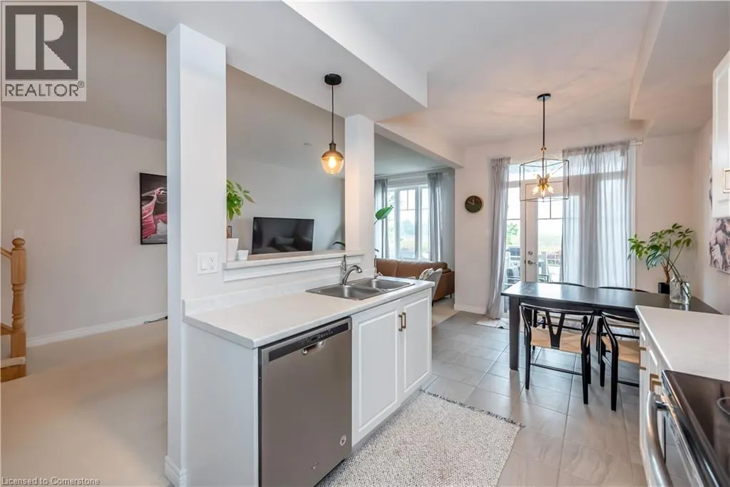 80 DUNROBIN Lane