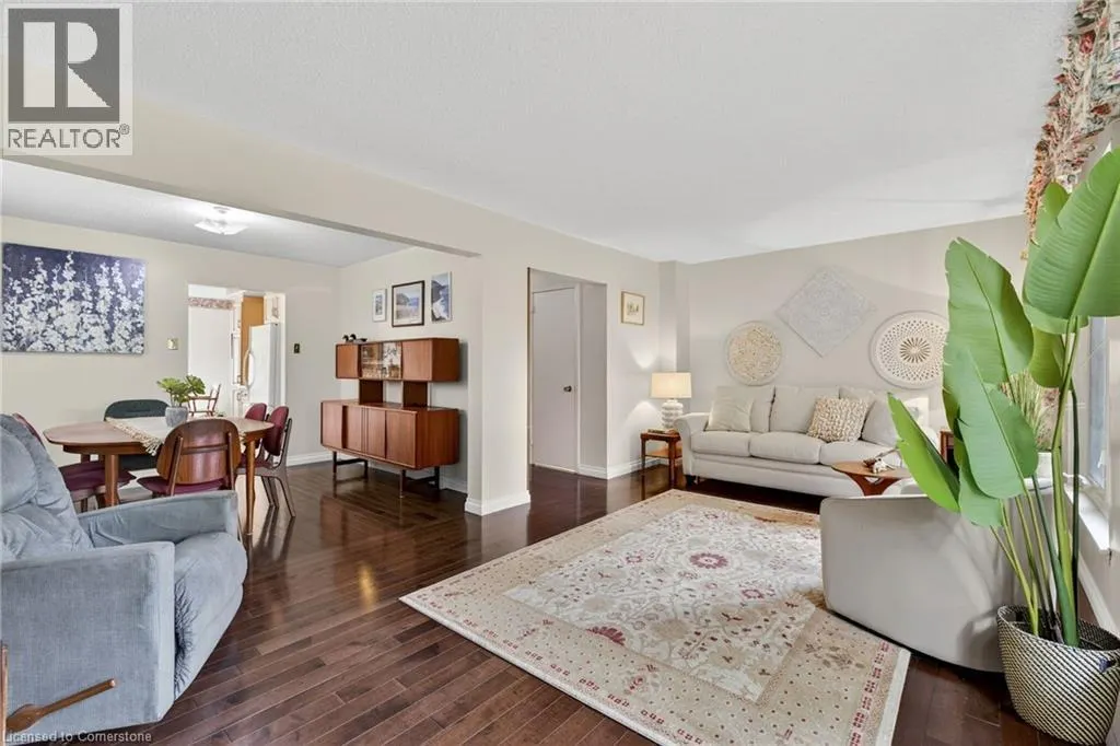 3084 PARKGATE Crescent