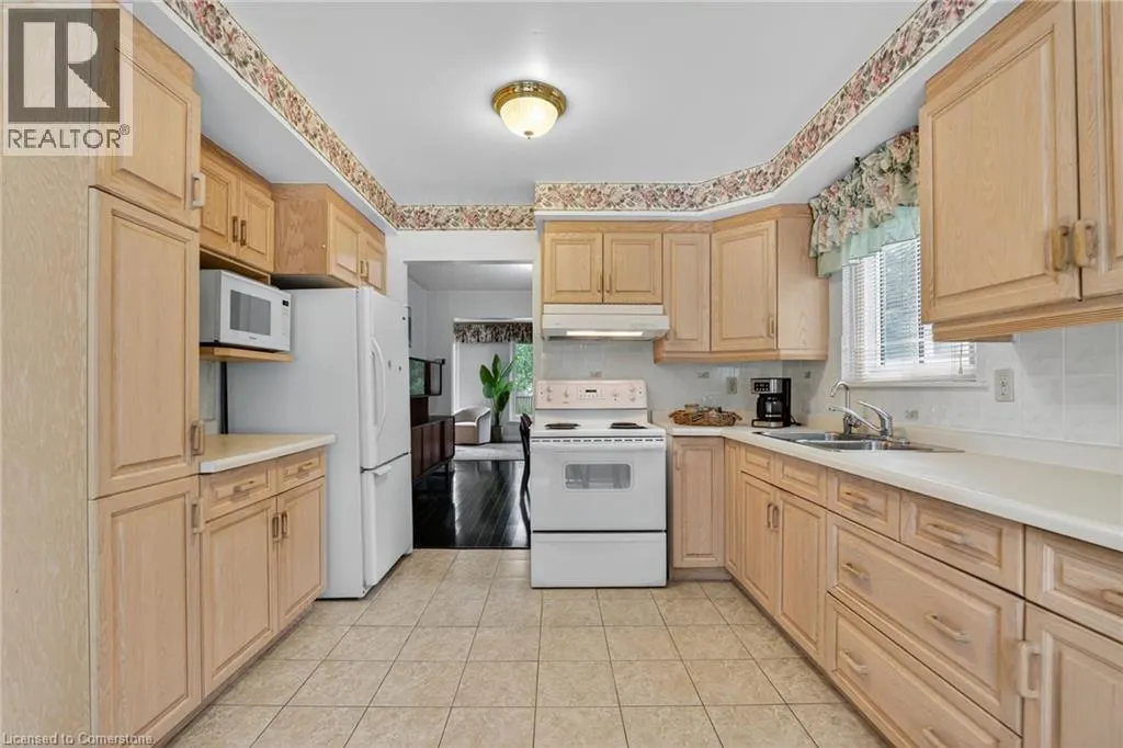 3084 PARKGATE Crescent