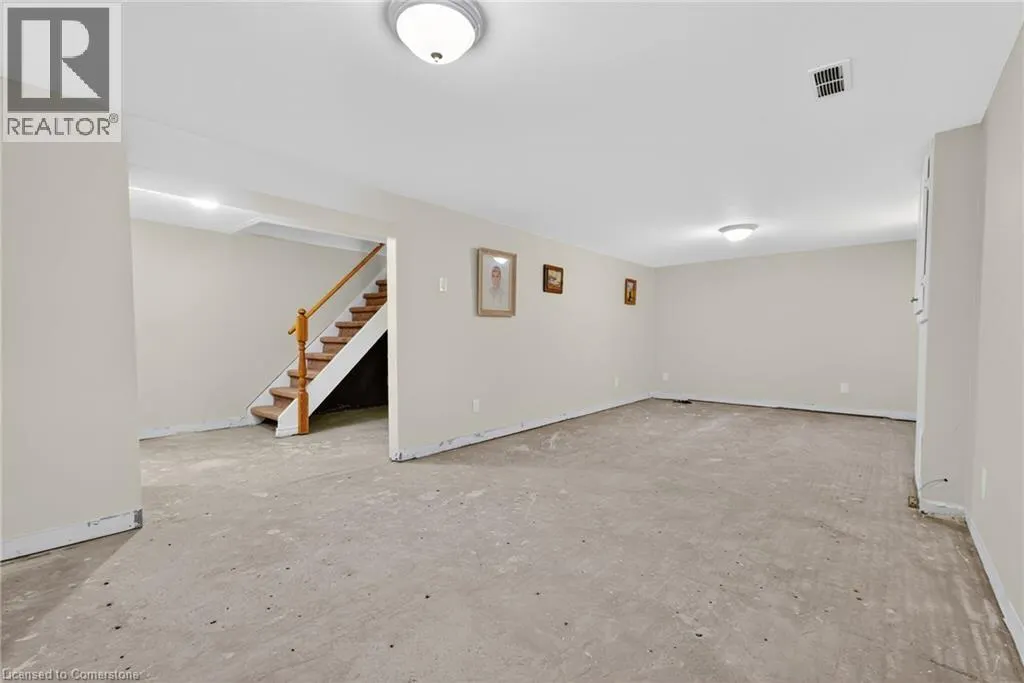 3084 PARKGATE Crescent