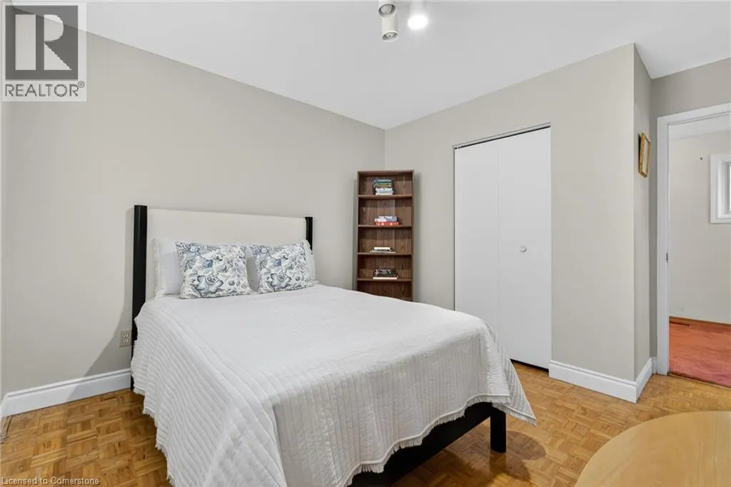 3084 PARKGATE Crescent
