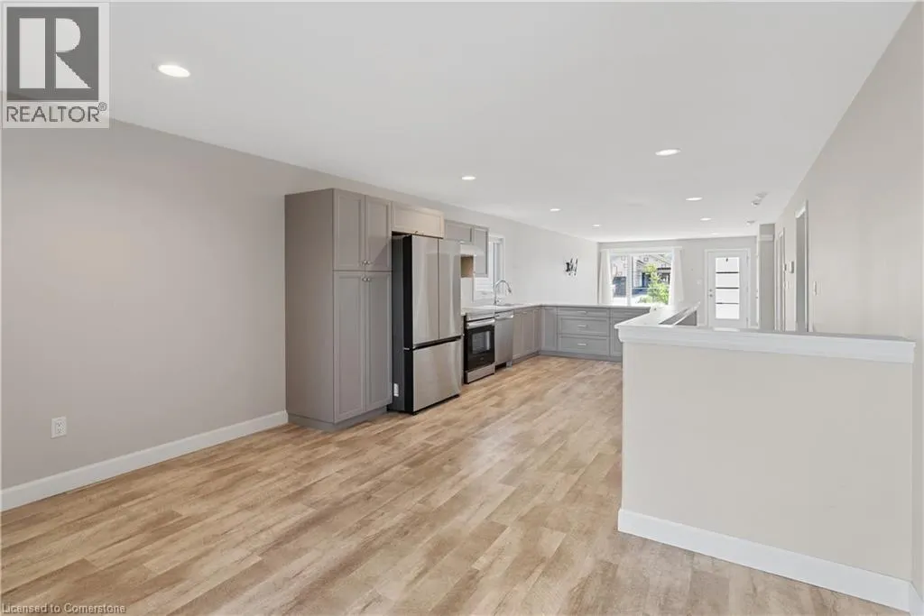 98 MOONSTONE Crescent