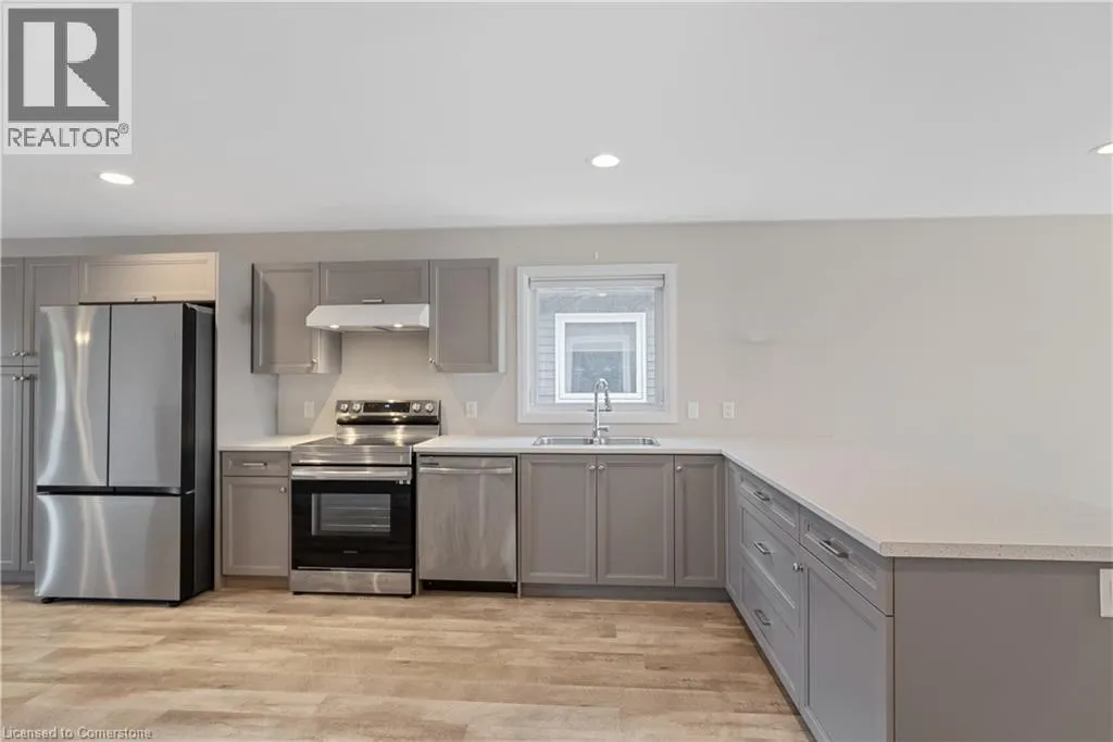 98 MOONSTONE Crescent
