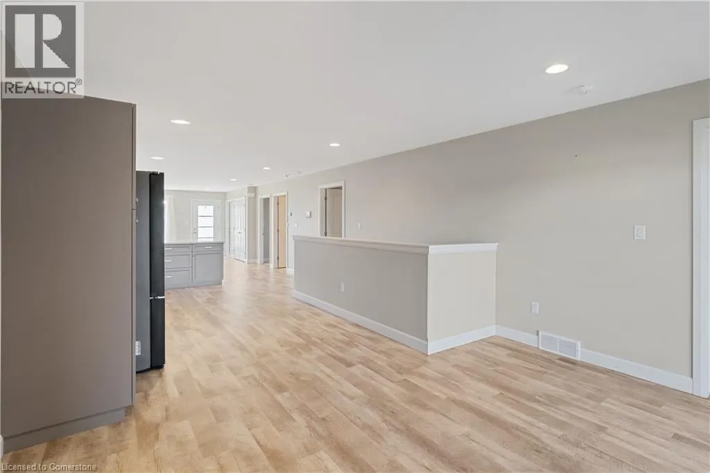 98 MOONSTONE Crescent